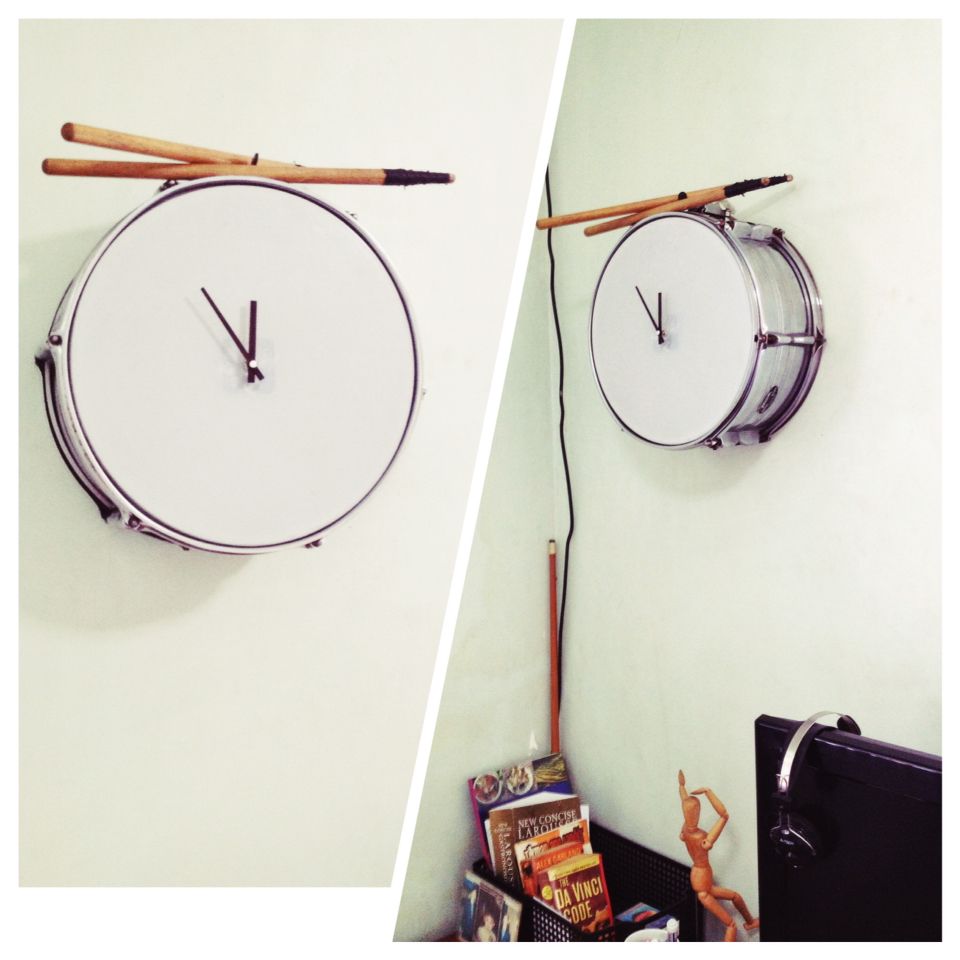 A minimalist clock made from a snare drum